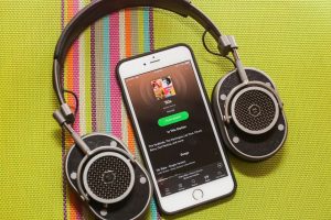 01-spotify-headphones