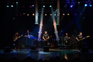 Caja Negra se presenta en el Teatro Municipal